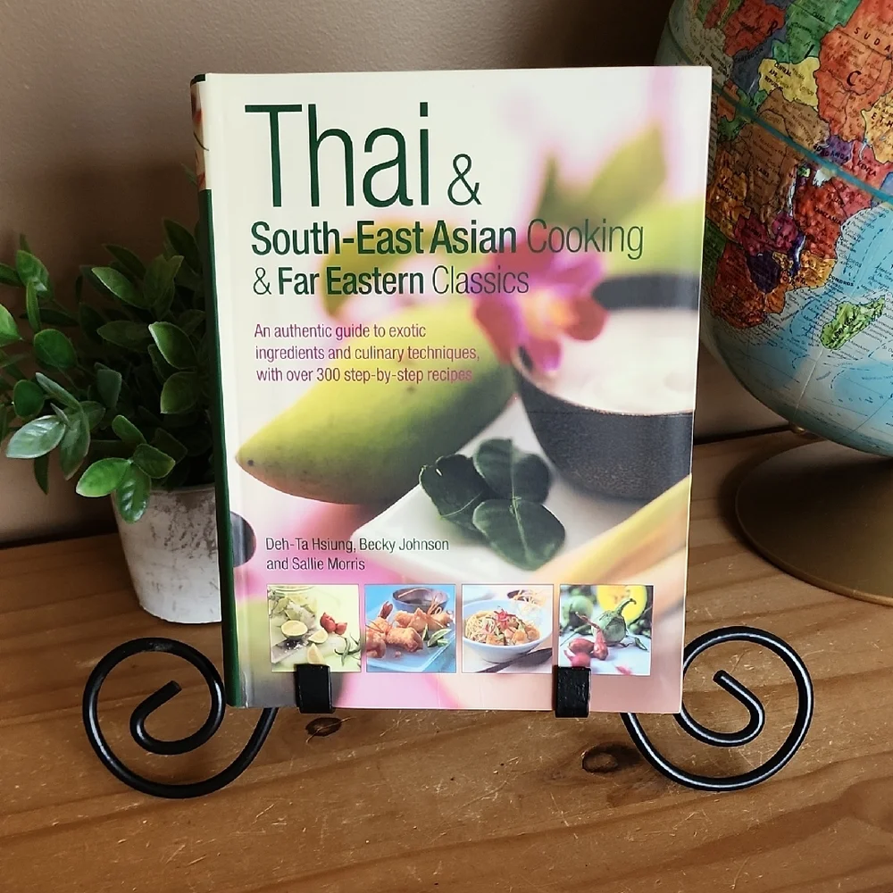 Thai & South-East Asian Cooking Book - Picture 1 of 16